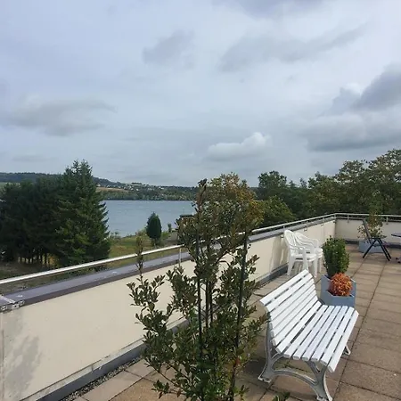 Charlie Mit Seeblick