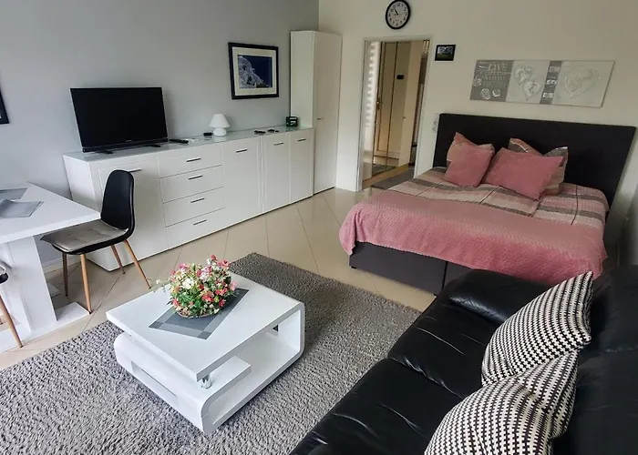 Charlie Mit Seeblick