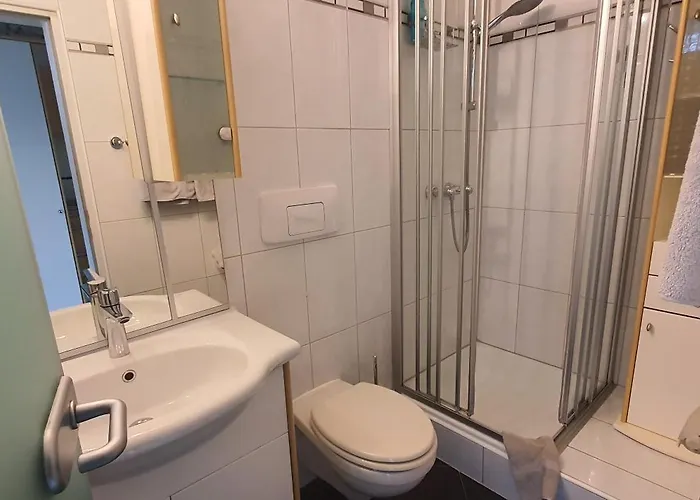 Charlie Mit Seeblick